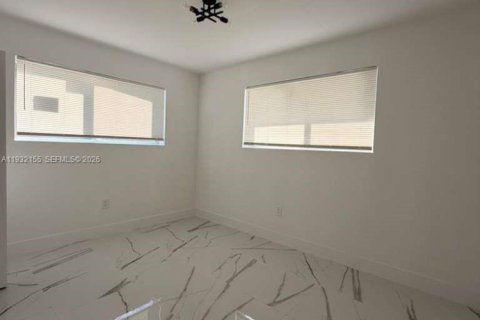 Casa en venta en Miami Gardens, Florida, 3 dormitorios, 183.3 m2 № 1996205 - foto 16