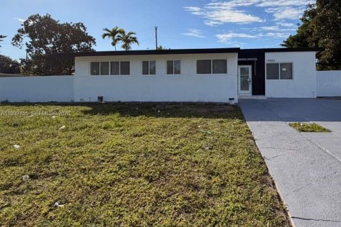 Casa en venta en Miami Gardens, Florida, 3 dormitorios, 183.3 m2 № 1996205 - foto 21