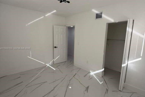 Casa en venta en Miami Gardens, Florida, 3 dormitorios, 183.3 m2 № 1996205 - foto 15