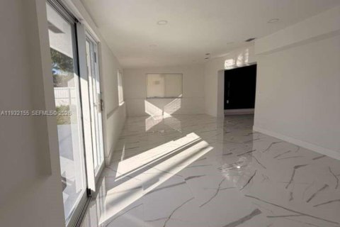 Casa en venta en Miami Gardens, Florida, 3 dormitorios, 183.3 m2 № 1996205 - foto 10