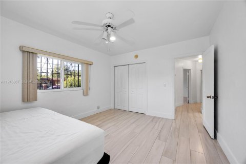 House in Miami, Florida 2 bedrooms, 94.3 sq.m. № 2040993 - photo 12