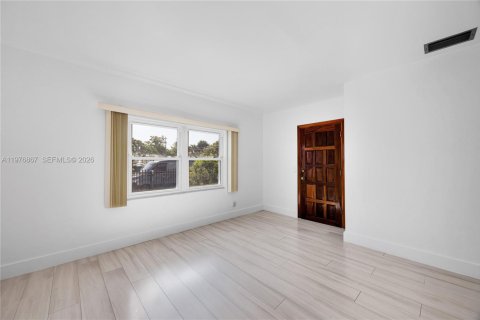 House in Miami, Florida 2 bedrooms, 94.3 sq.m. № 2040993 - photo 5