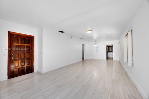 House in Miami, Florida 2 bedrooms, 94.3 sq.m. № 2040993 - photo 4