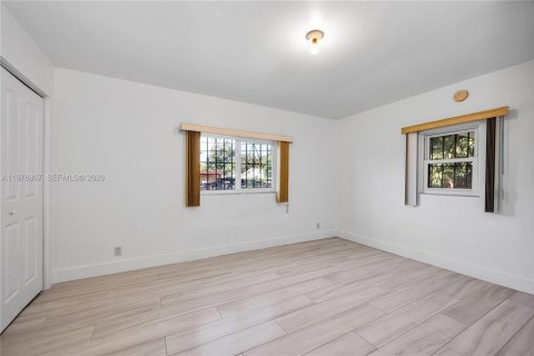 House in Miami, Florida 2 bedrooms, 94.3 sq.m. № 2040993 - photo 13