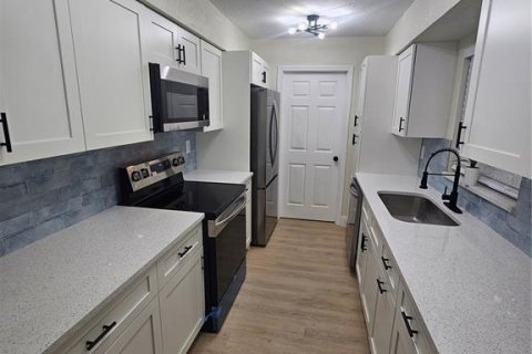 House in Bronson, Florida 2 bedrooms, 106.28 sq.m. № 1619492 - photo 12