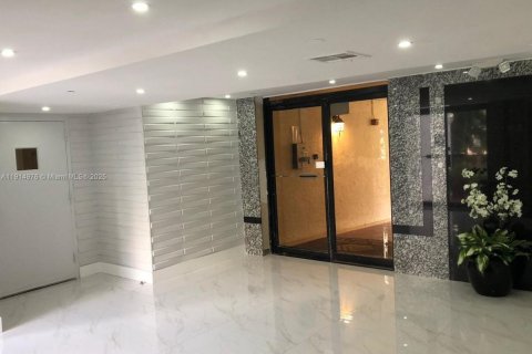 Condo in Sunny Isles Beach, Florida, 2 bedrooms  № 1975133 - photo 4