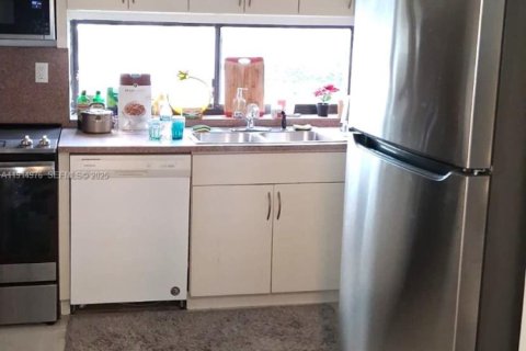 Condo in Sunny Isles Beach, Florida, 2 bedrooms  № 1975133 - photo 9