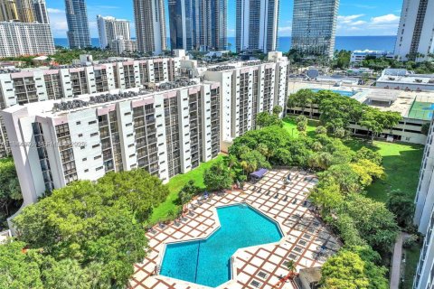 Condo in Sunny Isles Beach, Florida, 2 bedrooms  № 1975133 - photo 12