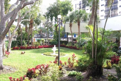 Condo in Sunny Isles Beach, Florida, 2 bedrooms  № 1975133 - photo 6