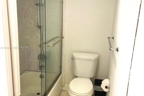 Condo in Sunny Isles Beach, Florida, 2 bedrooms  № 1975133 - photo 20