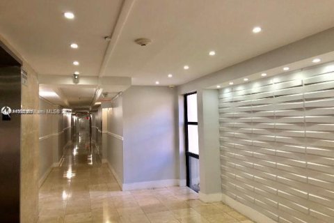 Condo in Sunny Isles Beach, Florida, 2 bedrooms  № 1975133 - photo 3