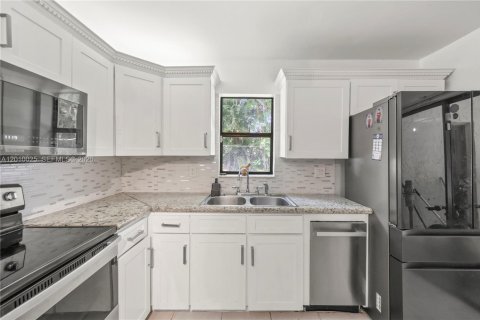 Touwnhouse à vendre à Boca Raton, Floride: 2 chambres, 123.75 m2 № 2090199 - photo 4