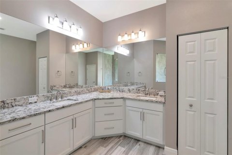 House in Bradenton, Florida 3 bedrooms, 275.36 sq.m. № 2258595 - photo 25