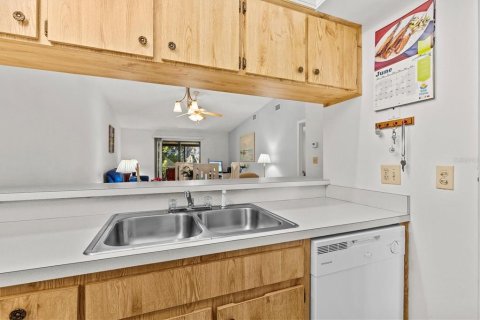Condo in Tarpon Springs, Florida, 2 bedrooms  № 1733303 - photo 10