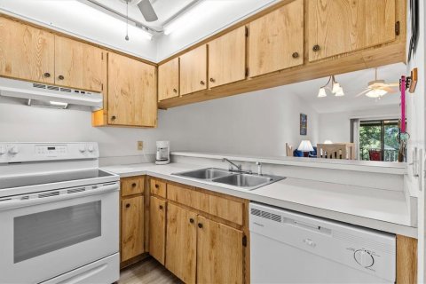 Condo in Tarpon Springs, Florida, 2 bedrooms  № 1733303 - photo 8