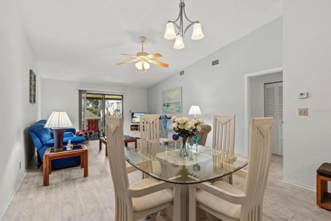 Condo in Tarpon Springs, Florida, 2 bedrooms  № 1733303 - photo 12