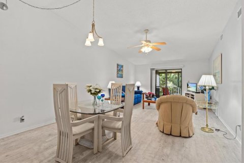 Condo in Tarpon Springs, Florida, 2 bedrooms  № 1733303 - photo 13