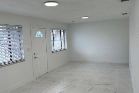 Immobilier commercial à vendre à Hialeah, Floride: 281.49 m2 № 1729119 - photo 20