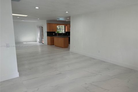 Immobilier commercial à vendre à Hialeah, Floride: 281.49 m2 № 1729119 - photo 5