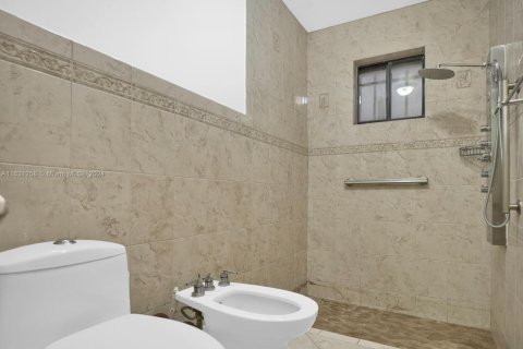 Immobilier commercial à vendre à Hialeah, Floride: 281.49 m2 № 1729119 - photo 16