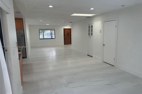 Immobilier commercial à vendre à Hialeah, Floride: 281.49 m2 № 1729119 - photo 7