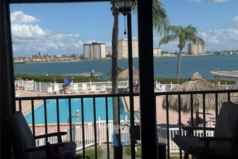 Condominio en alquiler en Saint Petersburg, Florida, 2 dormitorios, 82.68 m2 № 1723136 - foto 1