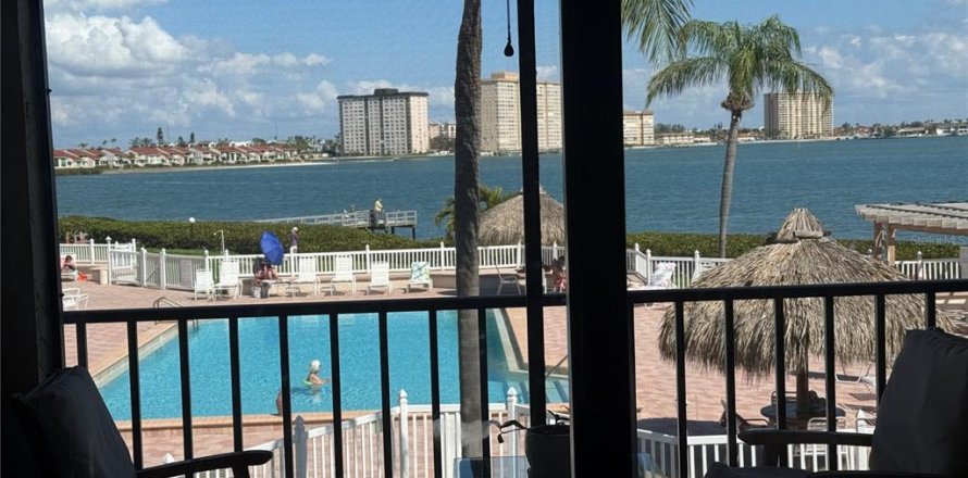 Condo à Saint Petersburg, Floride, 2 chambres № 1723136
