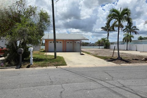 Land in Indian Rocks Beach, Florida № 1849701 - photo 13