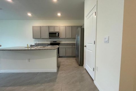Townhouse in Wesley Chapel, Florida 3 bedrooms, 155.43 sq.m. № 2198839 - photo 10