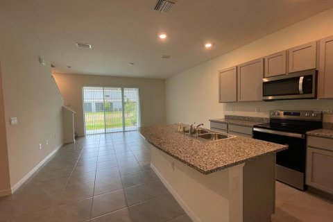 Townhouse in Wesley Chapel, Florida 3 bedrooms, 155.43 sq.m. № 2198839 - photo 7