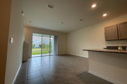 Townhouse in Wesley Chapel, Florida 3 bedrooms, 155.43 sq.m. № 2198839 - photo 4