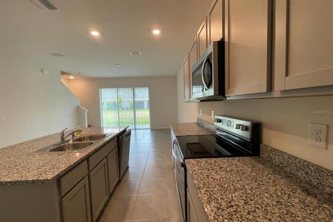 Townhouse in Wesley Chapel, Florida 3 bedrooms, 155.43 sq.m. № 2198839 - photo 8