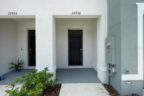 Townhouse in Wesley Chapel, Florida 3 bedrooms, 155.43 sq.m. № 2198839 - photo 2