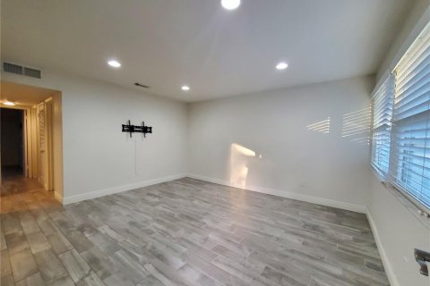 Condo in Tampa, Florida, 2 bedrooms  № 2228132 - photo 3