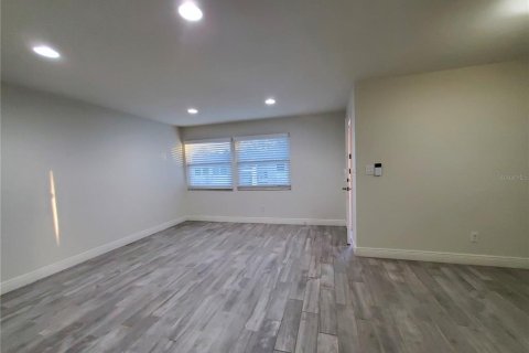 Condo in Tampa, Florida, 2 bedrooms  № 2228132 - photo 4