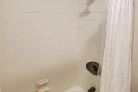 Condo in Tampa, Florida, 2 bedrooms  № 2228132 - photo 15