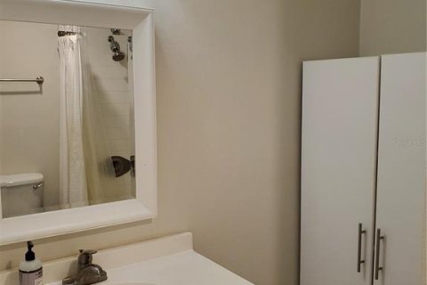 Condo in Tampa, Florida, 2 bedrooms  № 2228132 - photo 13