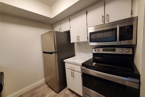 Condo in Tampa, Florida, 2 bedrooms  № 2228132 - photo 8