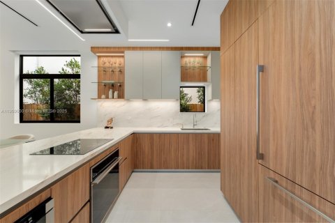 Casa en venta en Miami, Florida, 3 dormitorios, 189.33 m2 № 1966114 - foto 9