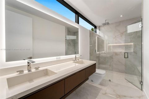 Casa en venta en Miami, Florida, 3 dormitorios, 189.33 m2 № 1966114 - foto 13