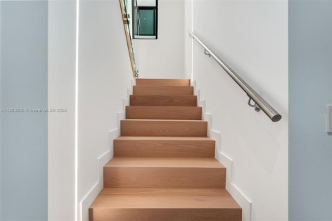 Casa en venta en Miami, Florida, 3 dormitorios, 189.33 m2 № 1966114 - foto 11