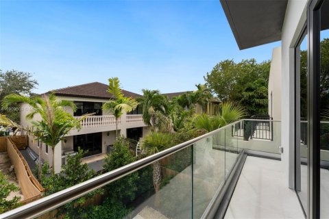 Casa en venta en Miami, Florida, 3 dormitorios, 189.33 m2 № 1966114 - foto 15