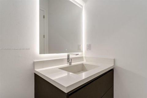 Casa en venta en Miami, Florida, 3 dormitorios, 189.33 m2 № 1966114 - foto 10