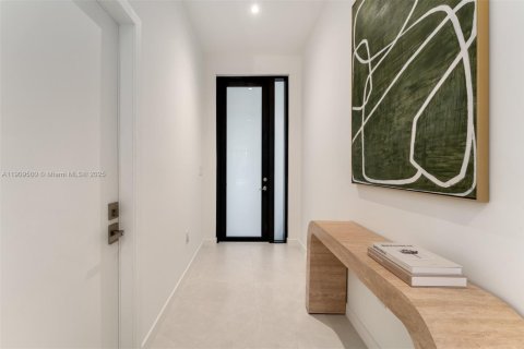 Casa en venta en Miami, Florida, 3 dormitorios, 189.33 m2 № 1966114 - foto 3