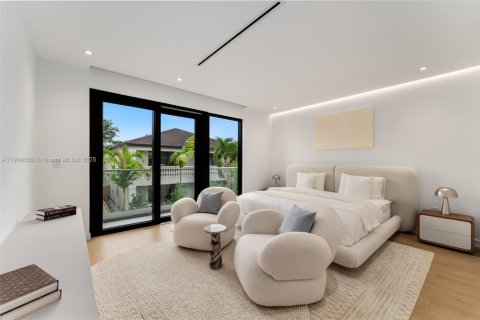 Casa en venta en Miami, Florida, 3 dormitorios, 189.33 m2 № 1966114 - foto 12