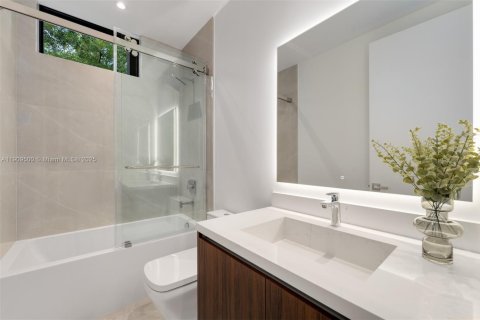 Casa en venta en Miami, Florida, 3 dormitorios, 189.33 m2 № 1966114 - foto 17