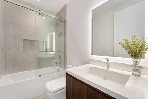 Casa en venta en Miami, Florida, 3 dormitorios, 189.33 m2 № 1966114 - foto 19