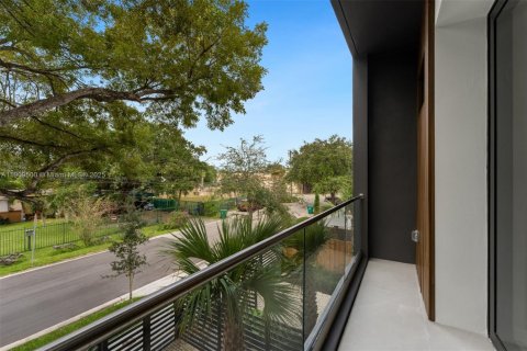 Casa en venta en Miami, Florida, 3 dormitorios, 189.33 m2 № 1966114 - foto 20