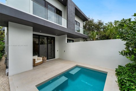 Casa en venta en Miami, Florida, 3 dormitorios, 189.33 m2 № 1966114 - foto 24