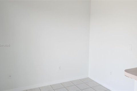 Townhouse in Miami, Florida 3 bedrooms, 117.06 sq.m. № 1923218 - photo 10
